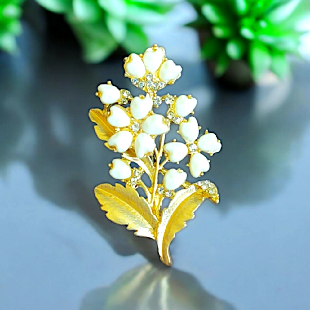 Gold & White Floral Brooch - Elegant Women's Jewelry